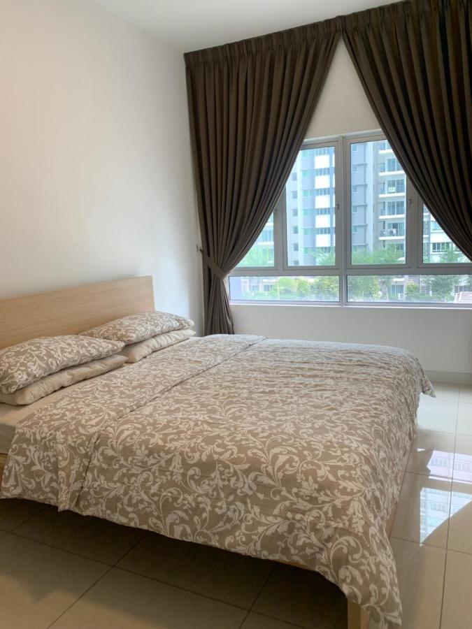 Apartment Relaxed Family Staycation, Pool View W Wifi N Netflix *