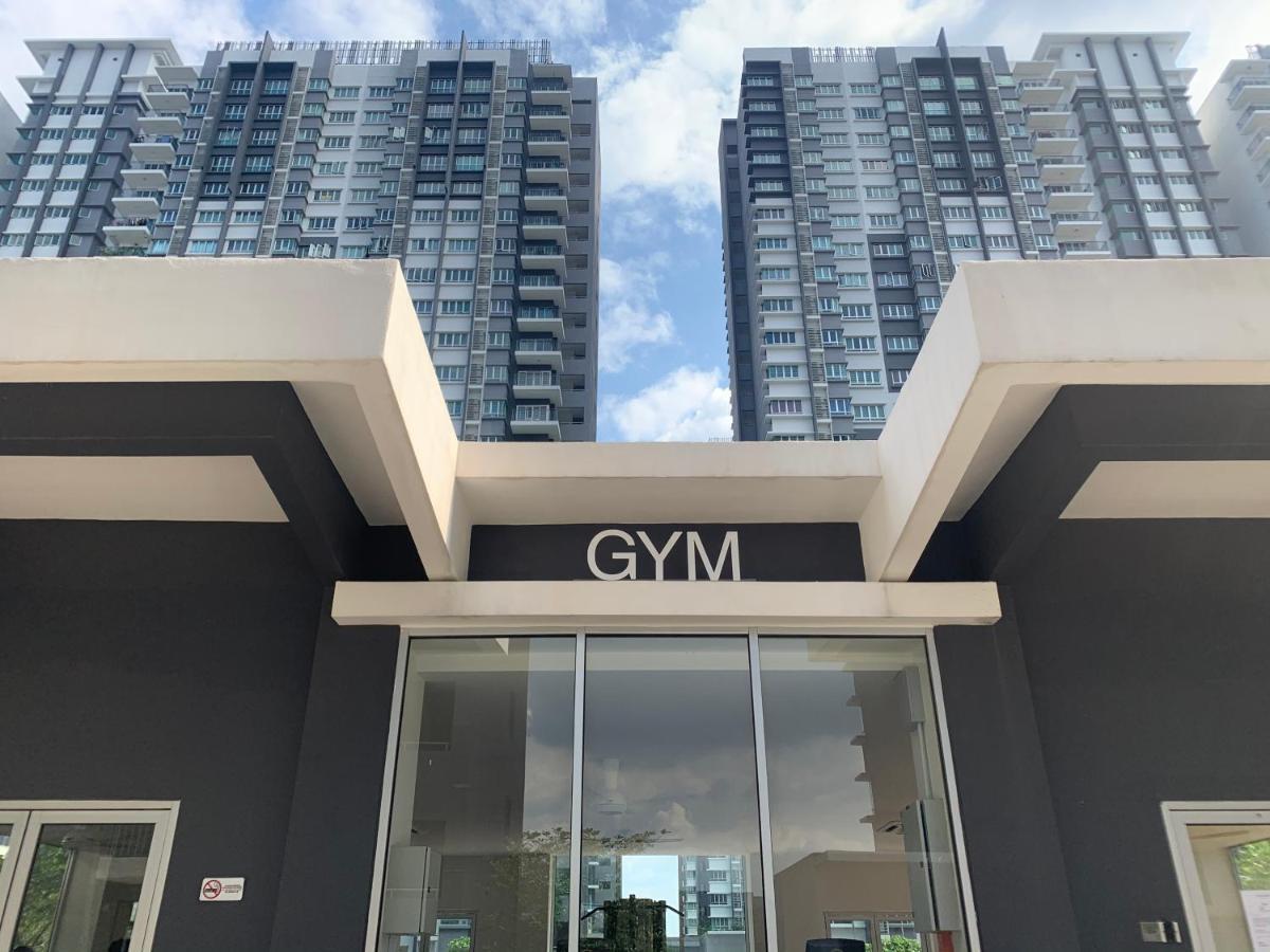 Apartment Relaxed Family Staycation, Pool View W Wifi N Netflix